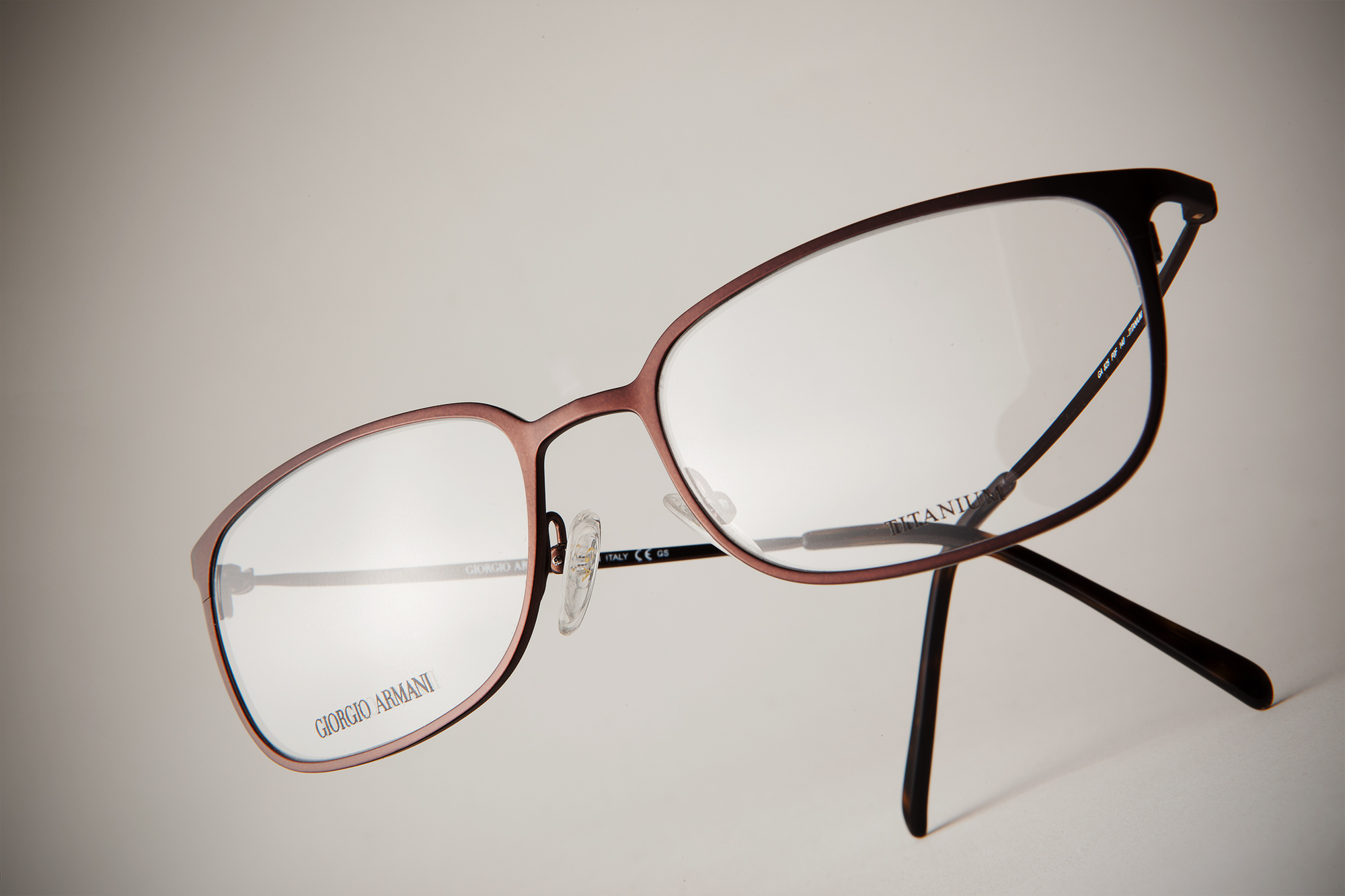 Arriba 97+ imagen armani titanium frames - Abzlocal.mx