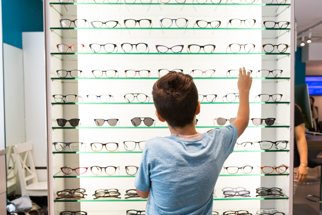 pediatric-eye-exam-glasses-selection